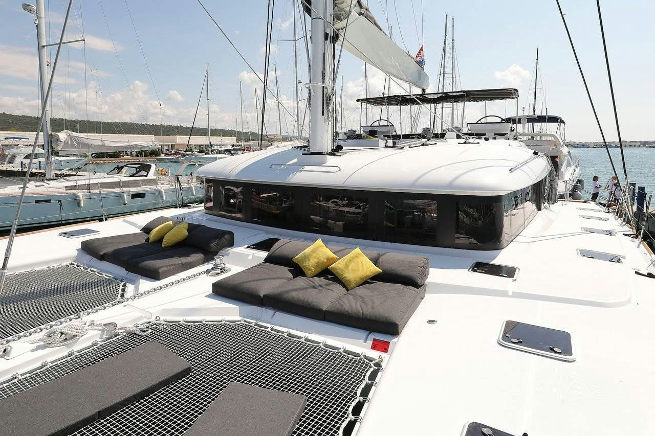 Exterior Lagoon 620 image 1
