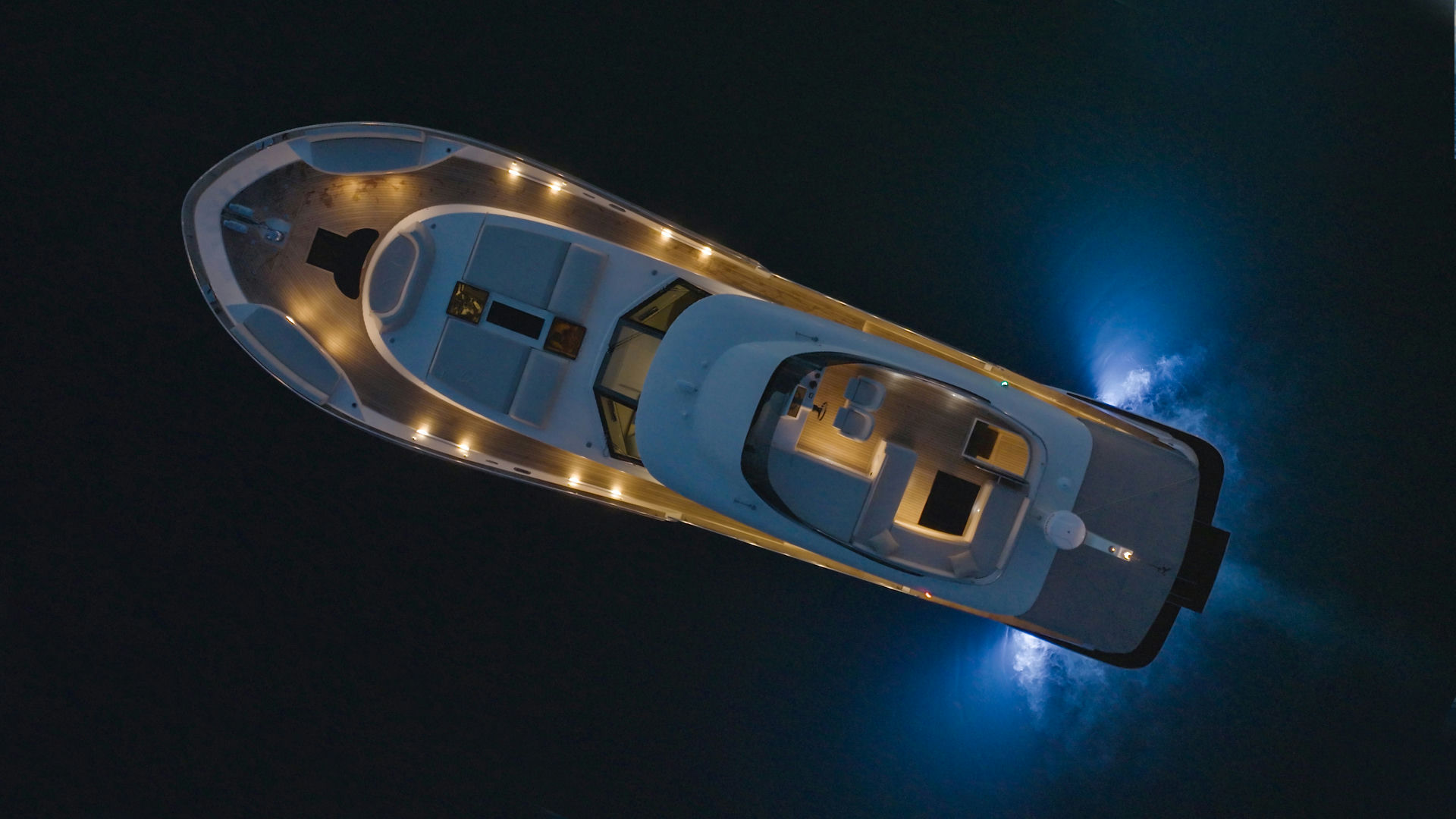 Exterior Monachus 70 Fly image 2