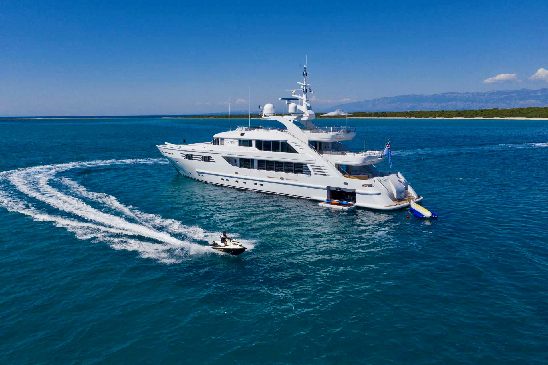 Isa Yacht 47 photo 3