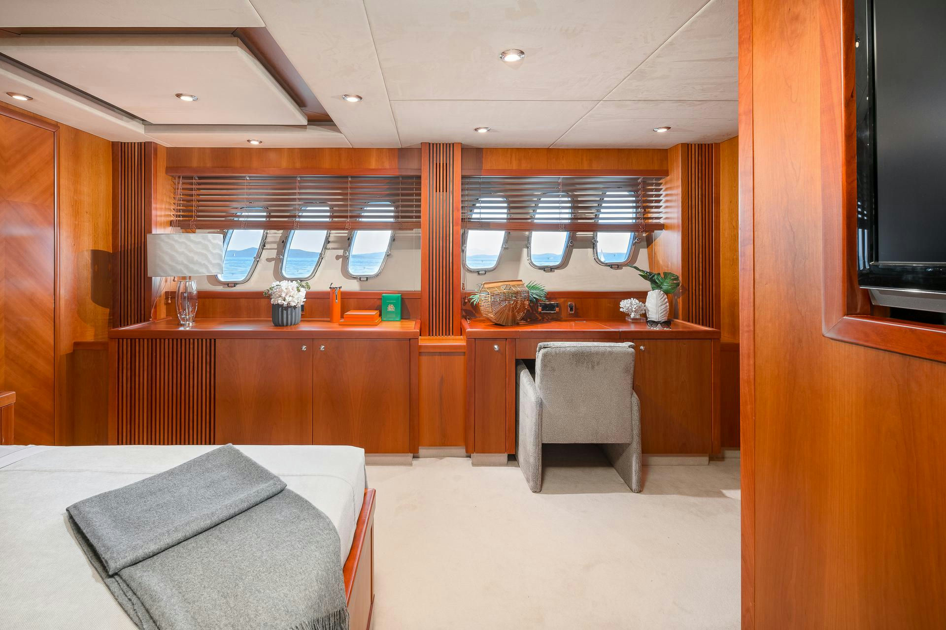 Interior Predator 108 image 35