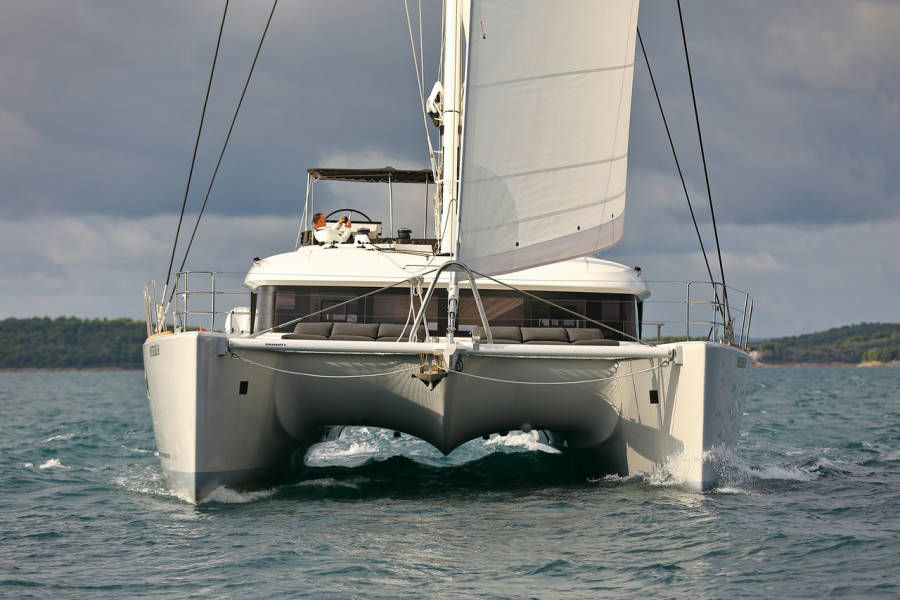 Exterior Lagoon 620 image 2